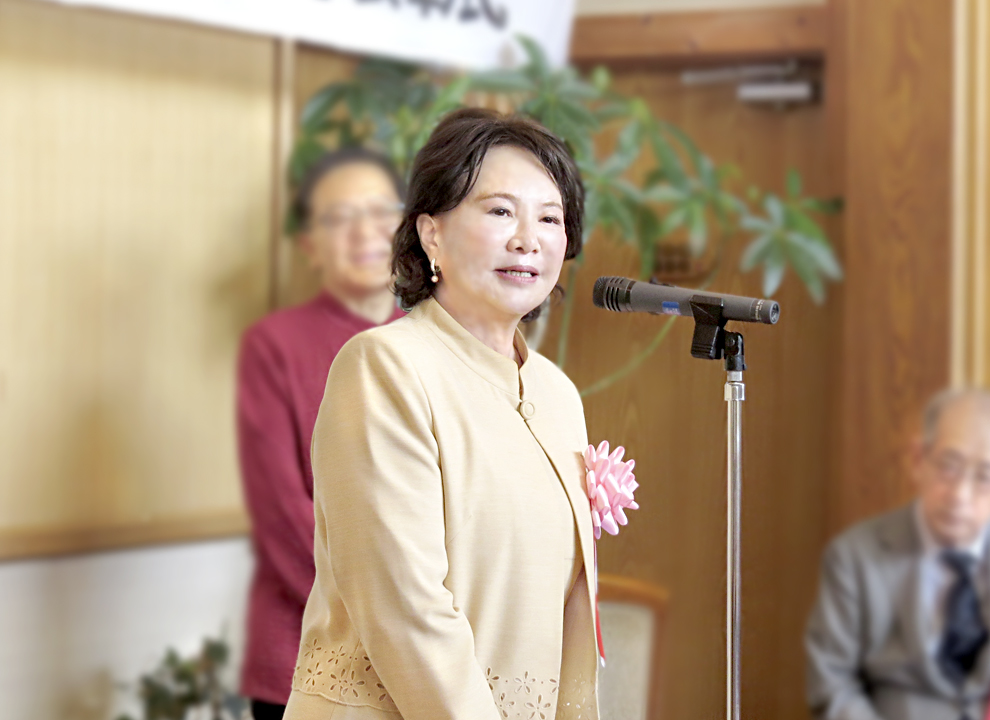 張紅様